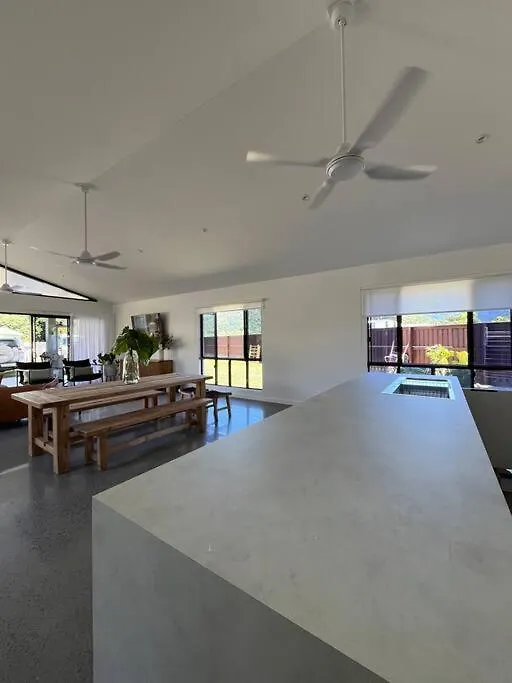 Eleven Watson Guesthouse Mossman 0*,